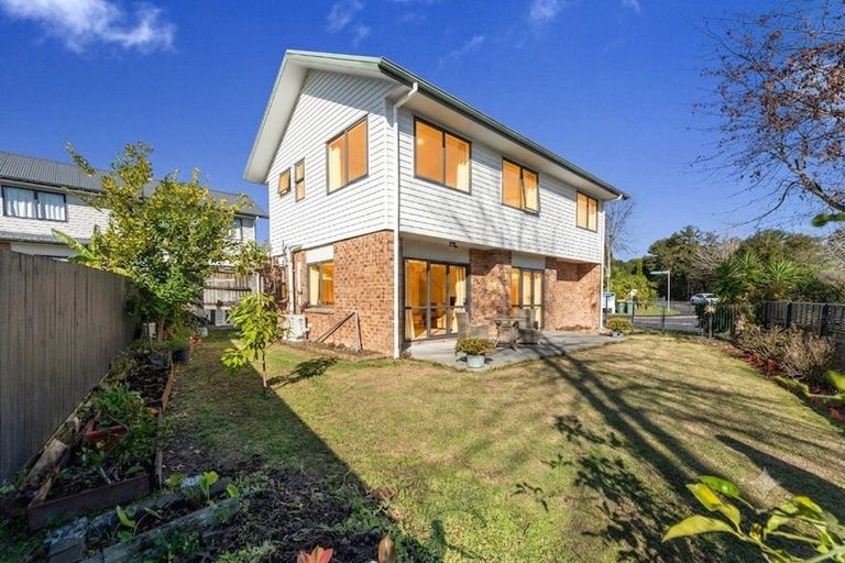 Photo of property in 7 Newfound Way, Glen Eden, Auckland, 0602