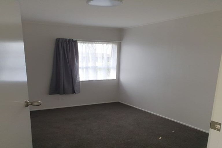 Photo of property in 1/11 Challen Close, Conifer Grove, Takanini, 2112