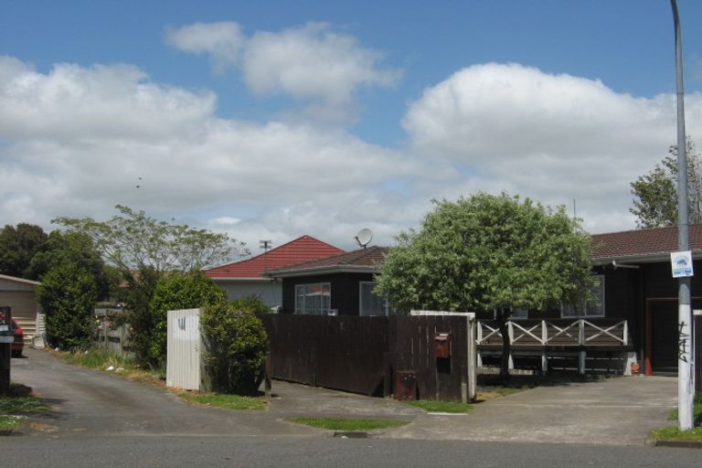 Photo of property in 24 Dungarvon Place, Clendon Park, Auckland, 2103