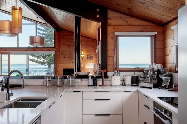 Photo of property in 6 Makorori Beach Road, Makorori, Gisborne, 4073