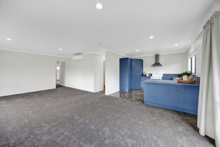 Photo of property in 25 Longfellow Road, Opunake, 4616