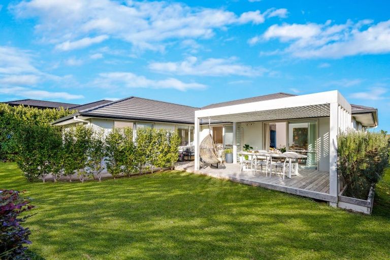 Photo of property in 24 Laly Haddon Place, Matakana, 0985