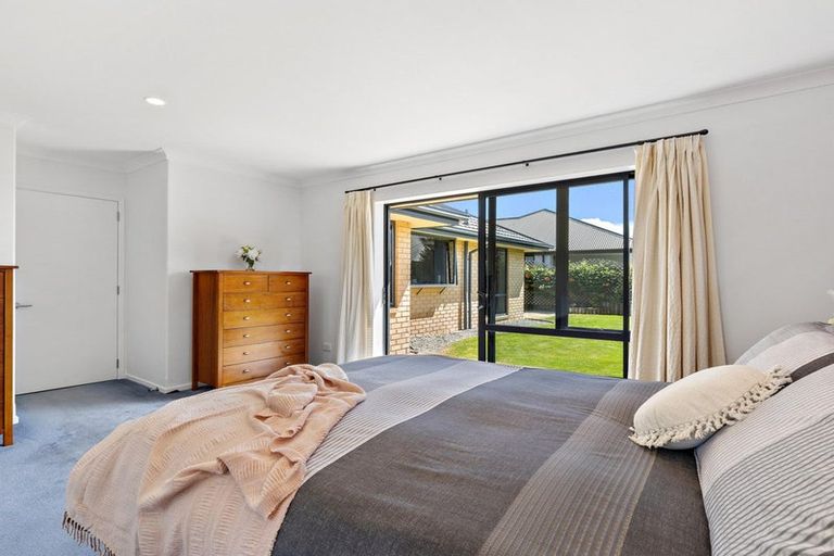 Photo of property in 8 Seclusion Lane, Parklands, Christchurch, 8083