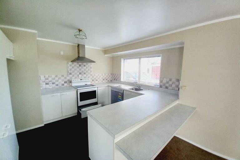 Photo of property in 2/65 Golf Road, New Lynn, Auckland, 0600