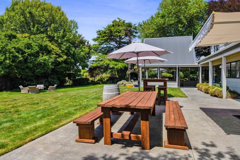 Photo of property in 48 Kairau Road West, Sentry Hill, New Plymouth, 4373
