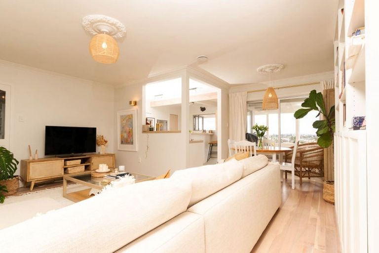 Photo of property in 11a Mizpah Road, Waiake, Auckland, 0630