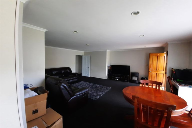 Photo of property in 10 Waldos Way, Mangere, Auckland, 2022