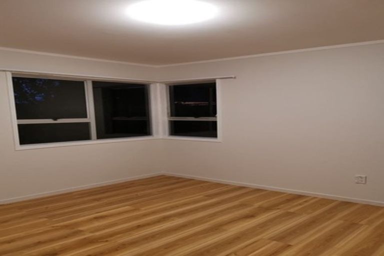 Photo of property in 5 Pavola Grove, Glenfield, Auckland, 0629