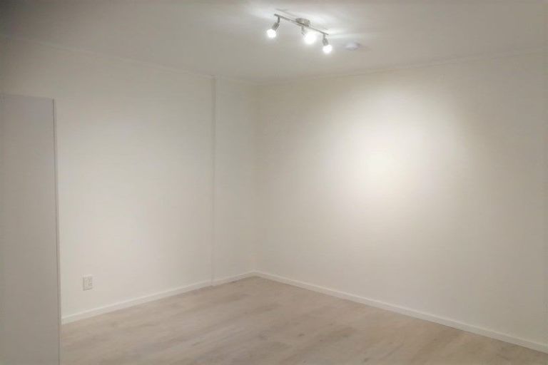 Photo of property in 2/48 Spinella Drive, Bayview, Auckland, 0629