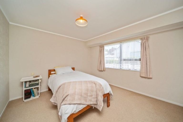 Photo of property in 1/28 Tiverton Crescent, Whalers Gate, New Plymouth, 4310
