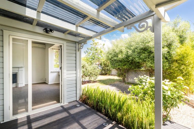 Photo of property in 16 Hammond Road, Taradale, Napier, 4112