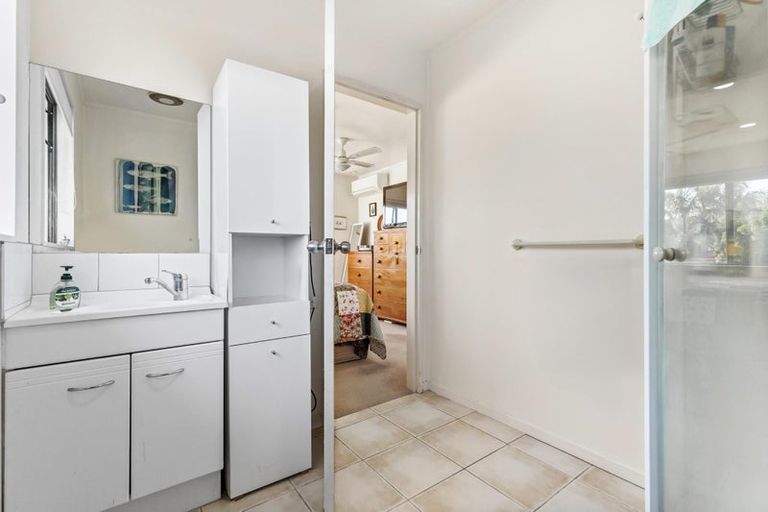 Photo of property in 11 Killygordon Place, Massey, Auckland, 0614