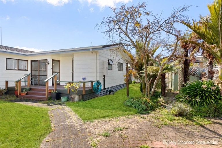 Photo of property in 8 Aquarius Drive, Kawaha Point, Rotorua, 3010