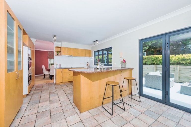 Photo of property in 25 Hogarth Rise, West Harbour, Auckland, 0618