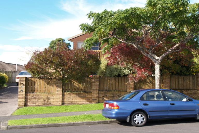 Photo of property in 24 Fieldstone Court, Northpark, Auckland, 2013