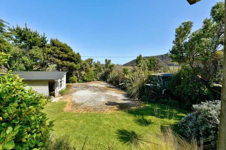 Photo of property in 501 Waikawa Curio Bay Road, Curio Bay, Tokanui, 9884