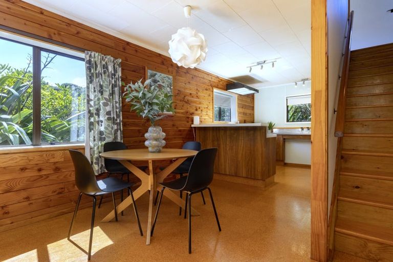 Photo of property in 126 Garden Road, Piha, New Lynn, 0772