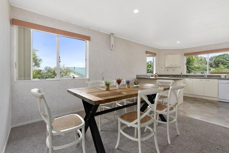 Photo of property in 12 Sari Place, Massey, Auckland, 0614
