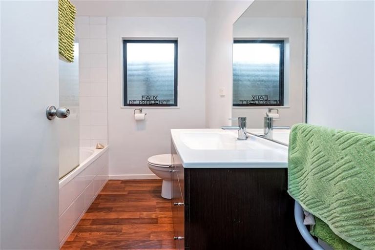 Photo of property in 3a Blyton Lane, Pakuranga Heights, Auckland, 2010