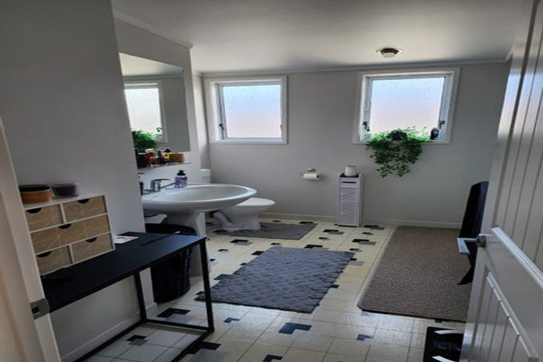 Photo of property in 9 Sackville Street, Fitzroy, New Plymouth, 4312