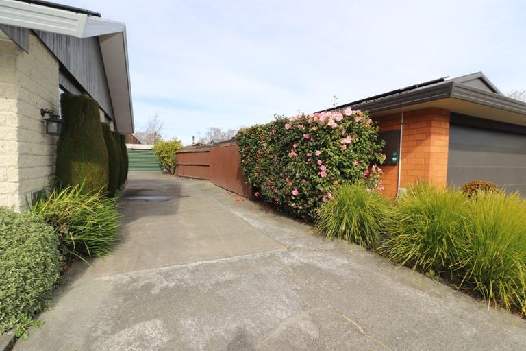 Photo of property in 2/30c Greers Road, Ilam, Christchurch, 8041