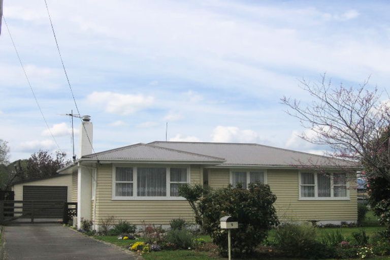 Photo of property in 5 Logan Street, Fairy Springs, Rotorua, 3015