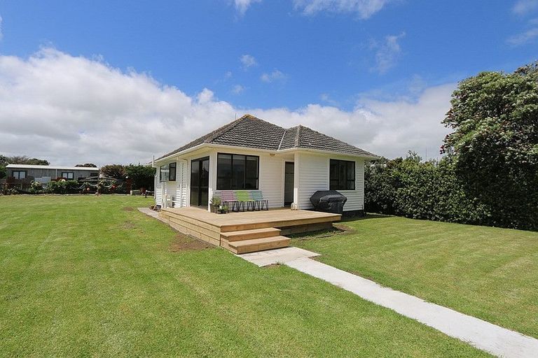 Photo of property in 19 Hector Place, Opunake, 4616