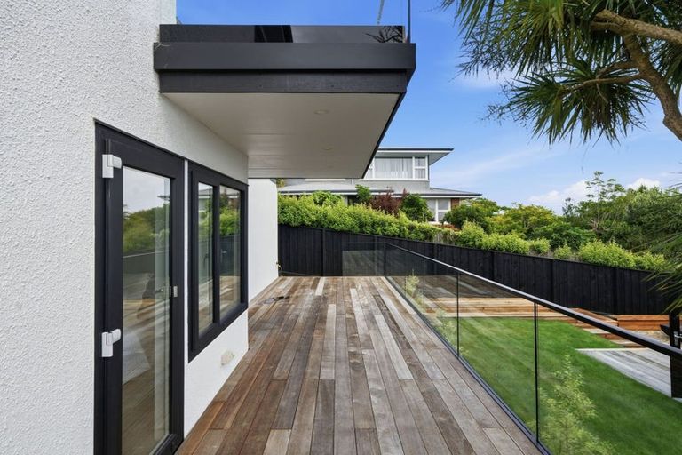 Photo of property in 5b Madeley Road, Mount Pleasant, Christchurch, 8081