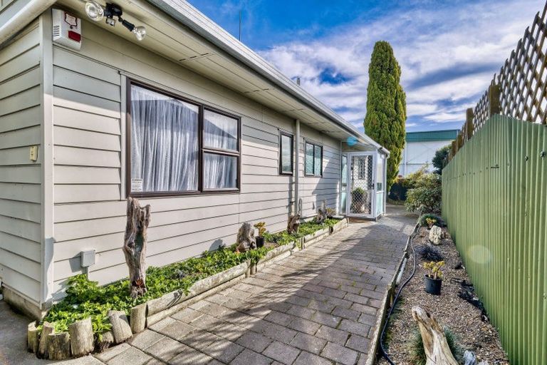 Photo of property in 105b Warwick Road, Mayfair, Hastings, 4122