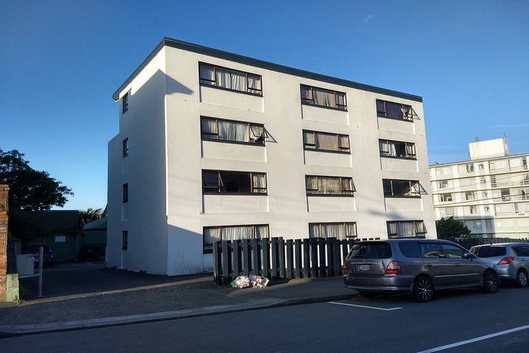Photo of property in 6/52 Russell Terrace, Berhampore, Wellington, 6023
