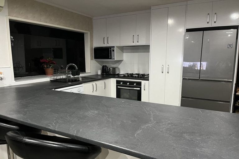 Photo of property in 5 Tadley Court, Goodwood Heights, Auckland, 2105
