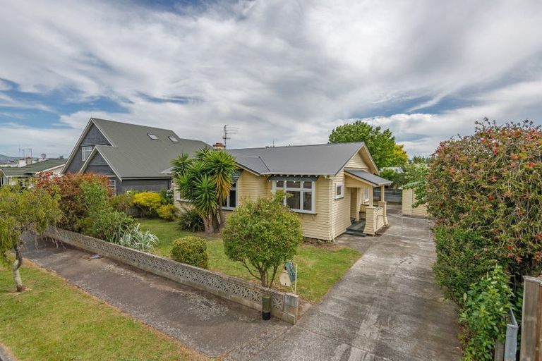 Photo of property in 6 Kowhai Avenue, Takaro, Palmerston North, 4410