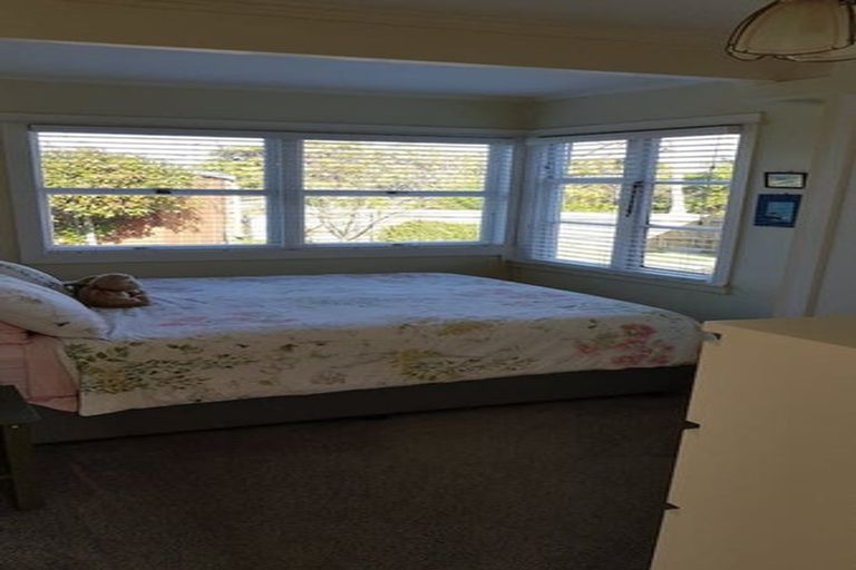 Photo of property in 38 Sunnynook Road, Sunnynook, Auckland, 0620