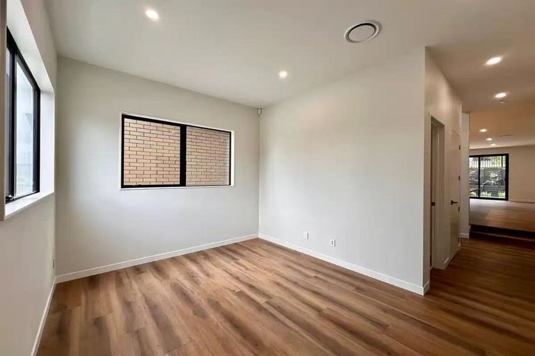 Photo of property in 21 Pohewa Road, Silverdale, 0932