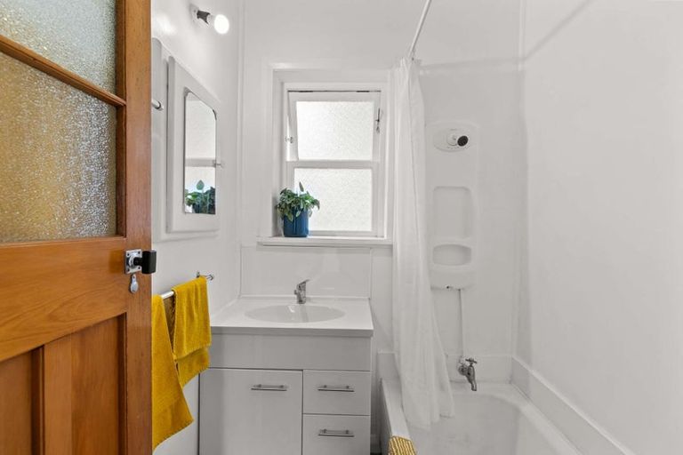 Photo of property in 19 Savage Crescent, West End, Palmerston North, 4412