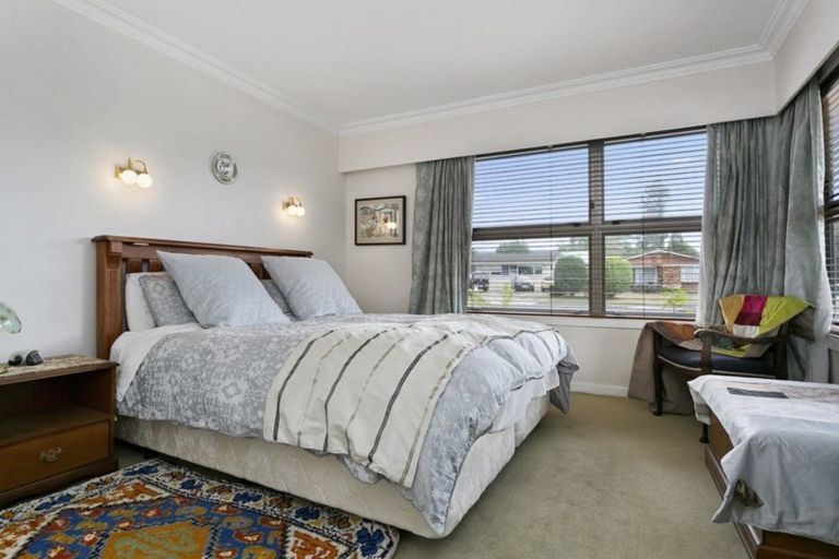 Photo of property in 5 Woodstock Crescent, Leamington, Cambridge, 3432