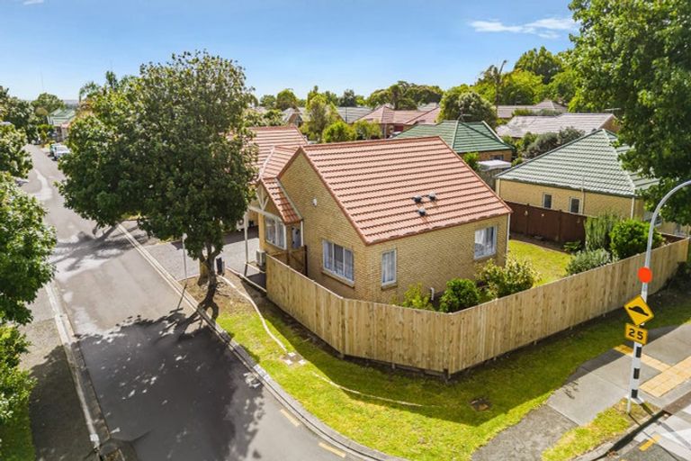 Photo of property in 1 Dunbarton Drive, Ranui, Auckland, 0612