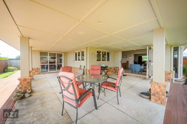 Photo of property in 3 Ron Place, Fitzherbert, Palmerston North, 4410