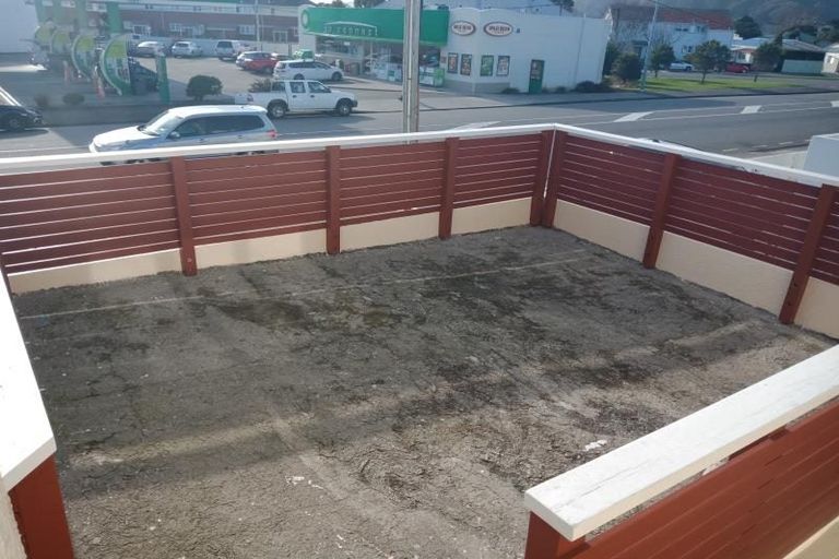 Photo of property in 73 Whites Line East, Waiwhetu, Lower Hutt, 5010