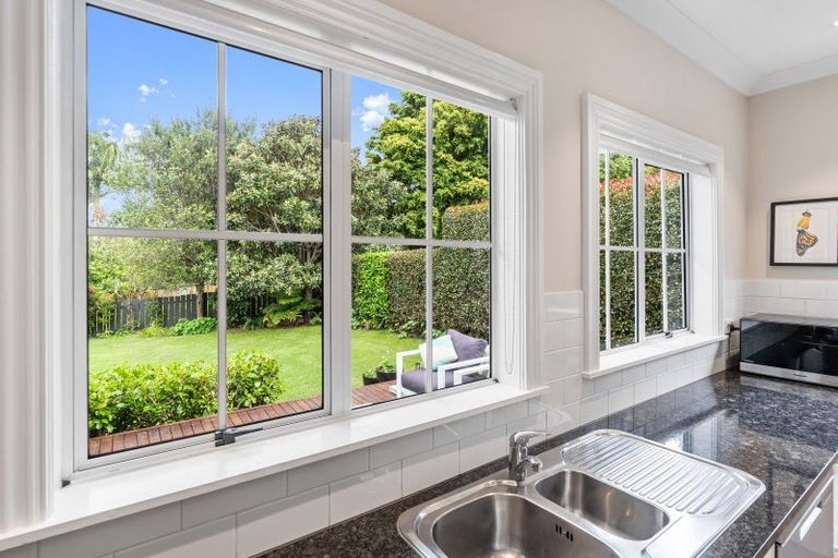 Photo of property in 6 Quadrant Road, Onehunga, Auckland, 1061