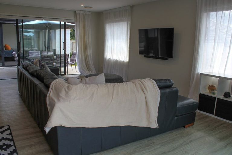 Photo of property in 18 Charlotte Drive, Omokoroa, 3114