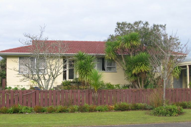 Photo of property in 52 Sunline Avenue, Massey, Auckland, 0614