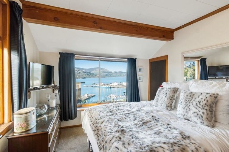 Photo of property in 10 Bridle Path, Lyttelton, 8082