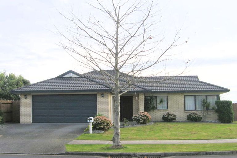 Photo of property in 1 Kilsyth Way, East Tamaki Heights, Auckland, 2016