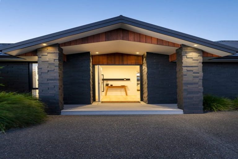 Photo of property in 83 Sunline Drive, Leamington, Cambridge, 3432