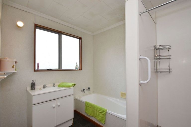 Photo of property in 1 Ferry Road, Tuatapere, 9620