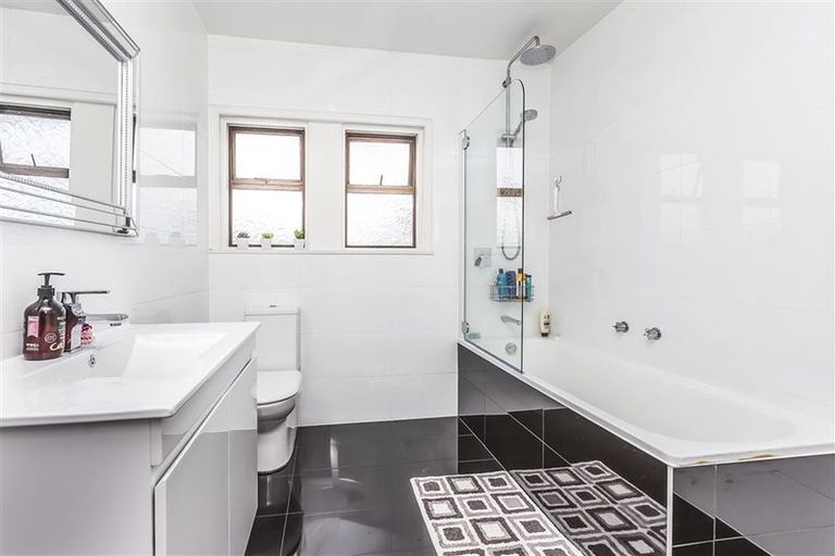 Photo of property in 97 Grant Road, Thorndon, Wellington, 6011