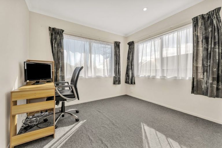 Photo of property in 7 Newfound Way, Glen Eden, Auckland, 0602
