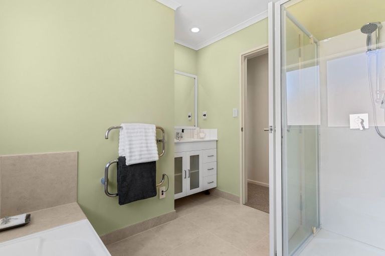 Photo of property in 79 Kirikiri Drive, Papakura, 2110