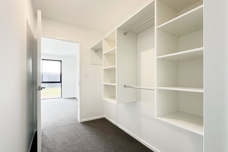 Photo of property in 33 Akoranga Place, Hornby, Christchurch, 8042